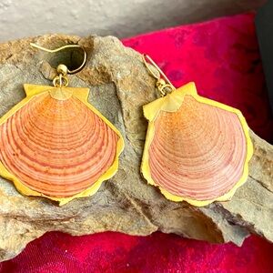 Vintage 90s Gold Tone Trimmed Orange Shell Dangling Earrings